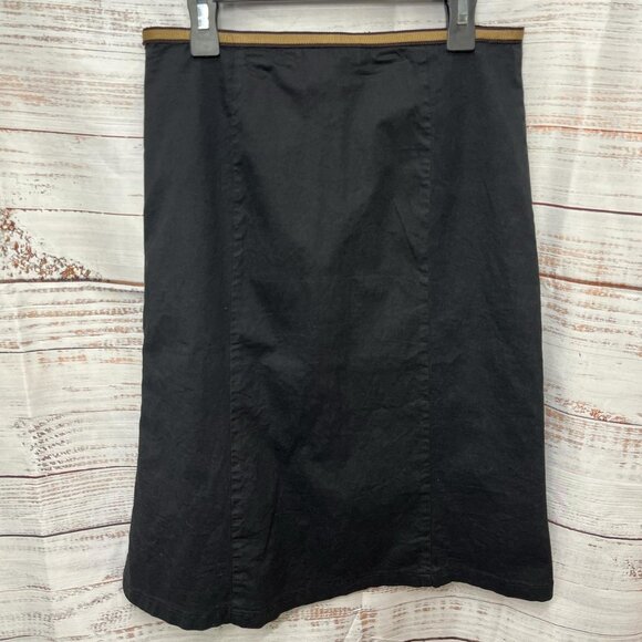 Filo women’s black skirt. Side zip with beaded floral design on front. - Picture 2 of 6